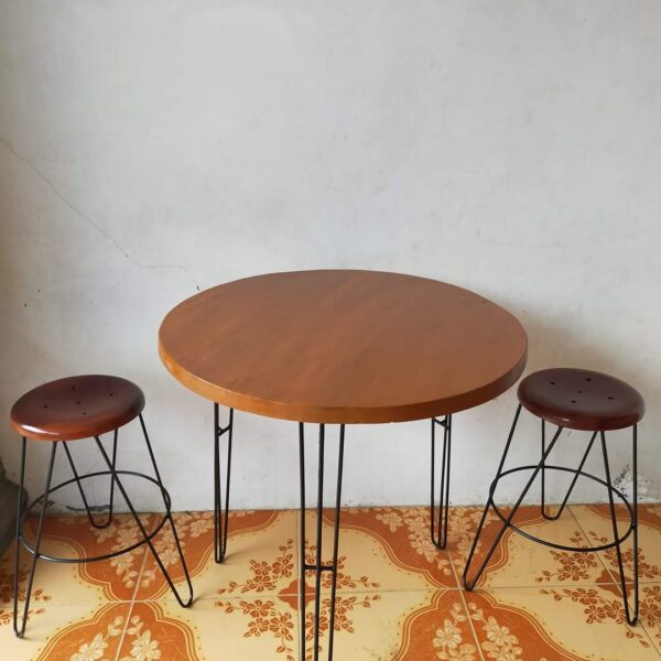 One set Stool and Table 100x100x68 cm